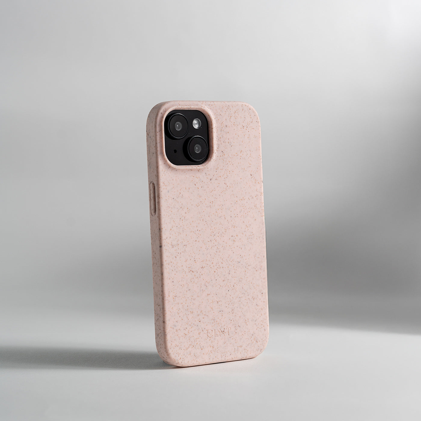Stående detaljbilde av rosa deksel til iPhone fra CLNT